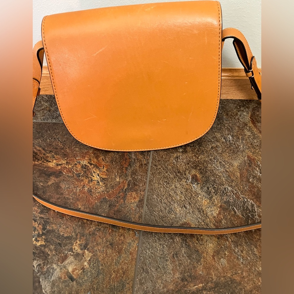 Tory Burch smooth leather crossbody minimalist saddle bag purse camello color - Picture 3 of 16
